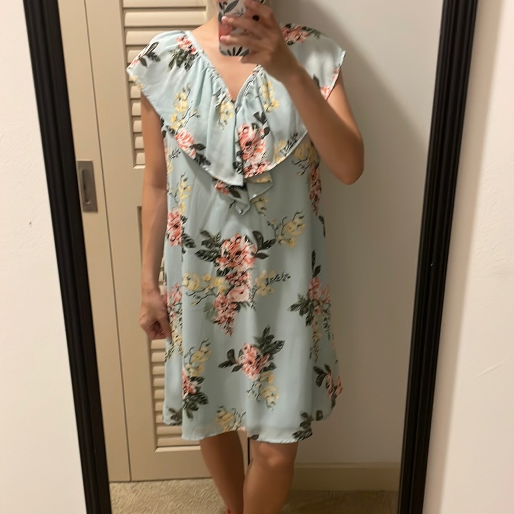 💜5 for $25 Maison Jules blue ruffle floral shift dress